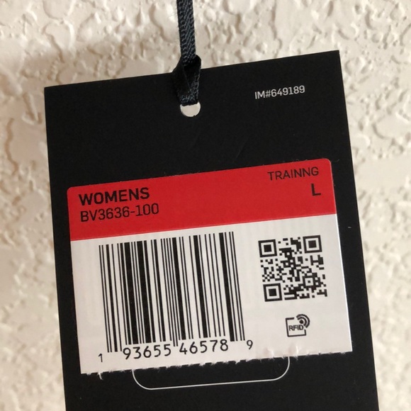 NIKE Women's Medium-Support 1-Piece Pad Sports Bra - Picture 3 of 9